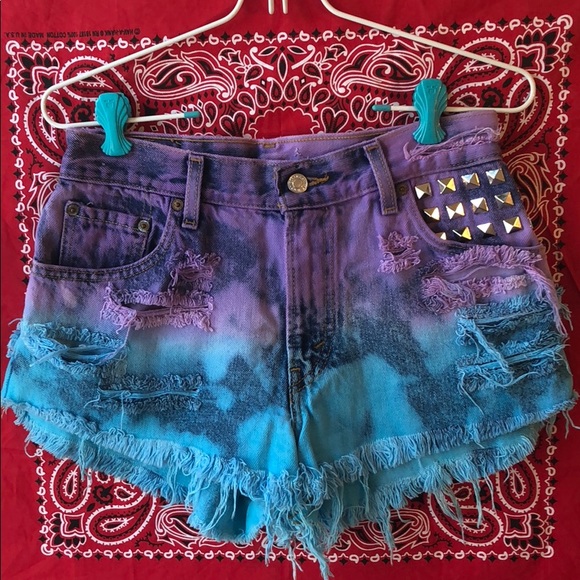 Vintage Levi’s runway dreamz shorts - Picture 2 of 4